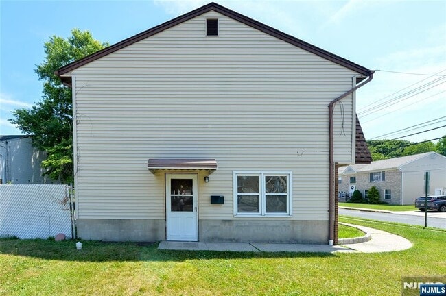Building Photo - 1 Leliarts Ln