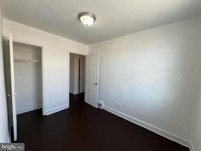 Building Photo - 1709 S 29th St