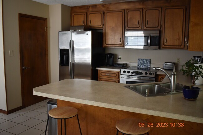 Kitchen w/pantry - 3126 Station Ct