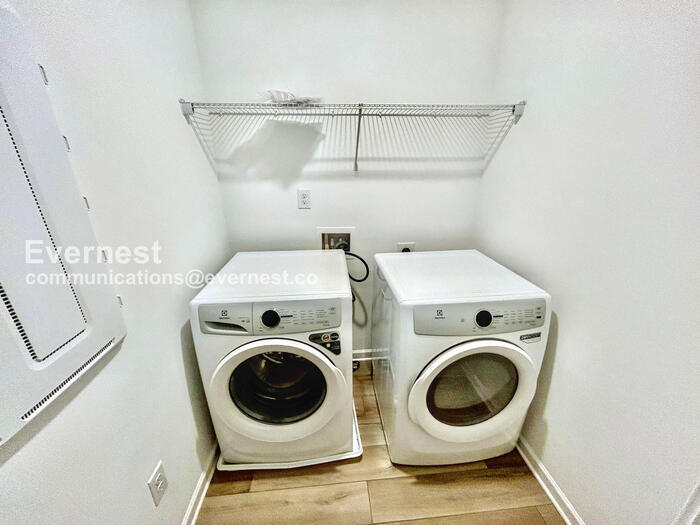 Building Photo - 4283 Marsha St