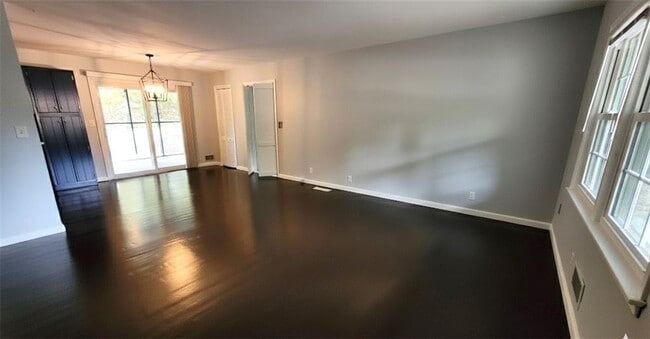 Building Photo - 1172 Camellia Dr