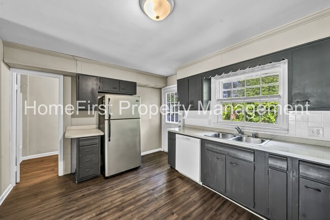 Building Photo - 105 Meadowlark Dr
