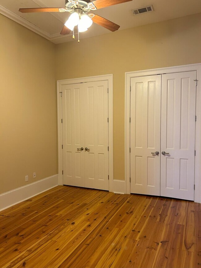 Building Photo - 802 St Charles Ave