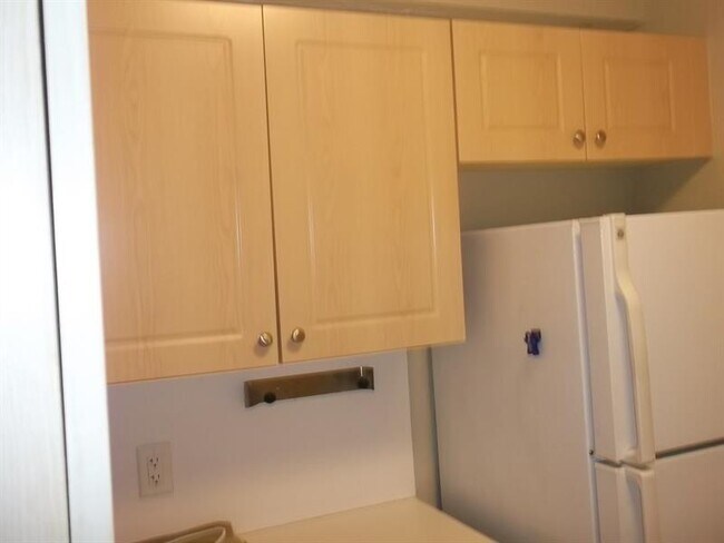 Building Photo - 770 SE 2nd Ave