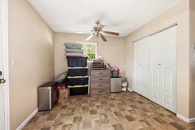 Building Photo - $1,695.95 - 2 Bed, 1 Bath Townhome In Denver with In Unit Laundry!