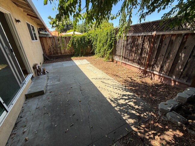 Building Photo - Sunnyvale 1BR with Private Patio, Fenced Yard, and Covered Parking – Prime Location, Great Schools