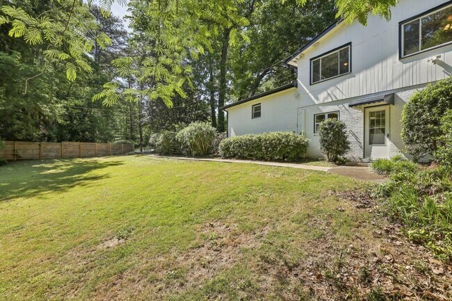 Building Photo - 2056 Abby Ln NE