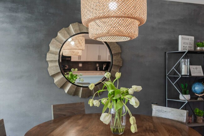 Building Photo - 4917 E Granada Rd