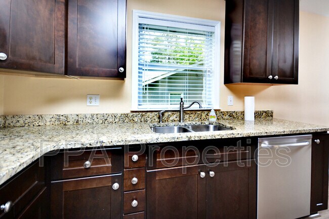 Building Photo - 2408 Francis St