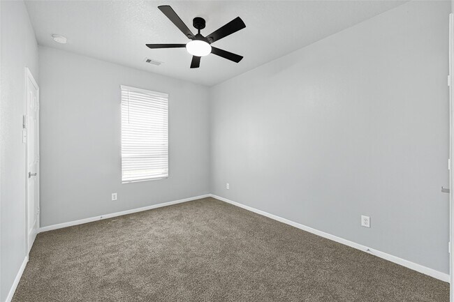 Building Photo - 1827 Macondray Dr