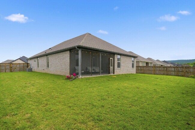 Building Photo - Quiet 4 Bedroom Oasis in Farmington