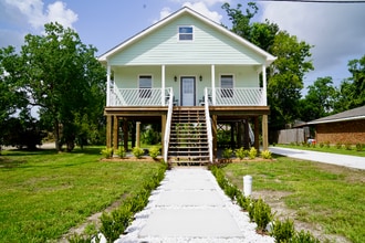 Building Photo - 619 Woodside Dr