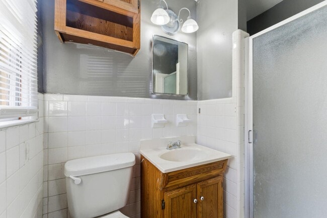 Building Photo - 1961 Valley Ridge Dr SW