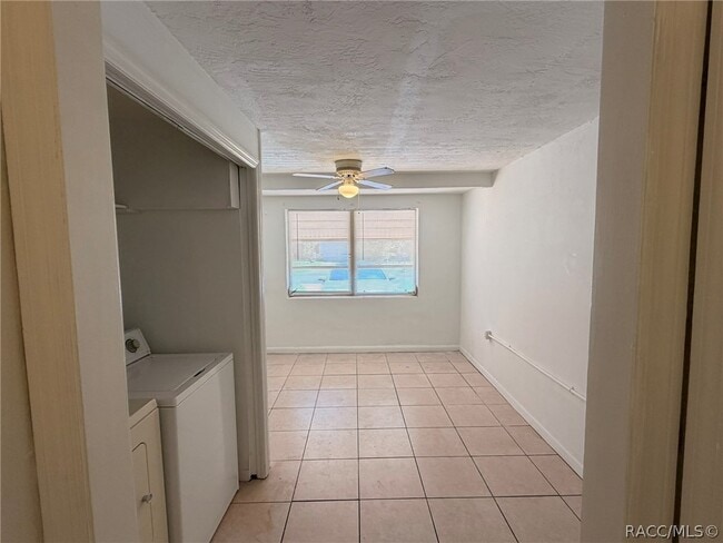 Building Photo - 28 N Davis St