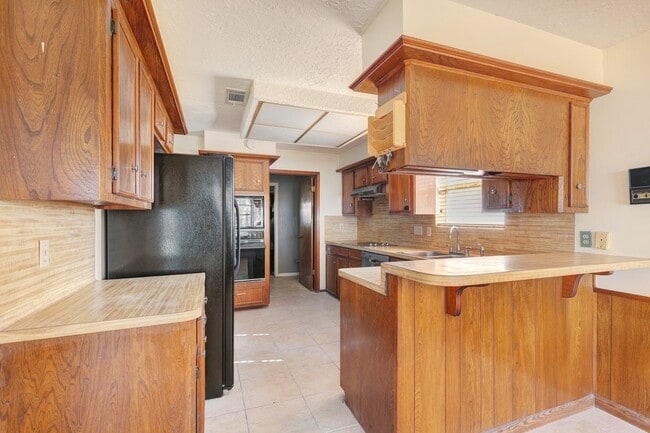 Building Photo - 1006 Bolton Dr