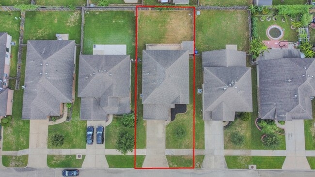 Building Photo - 3210 Aldridge Dr