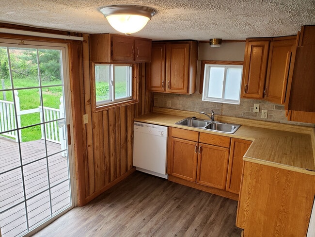 Building Photo - $599 Security Deposit Special for Lease!