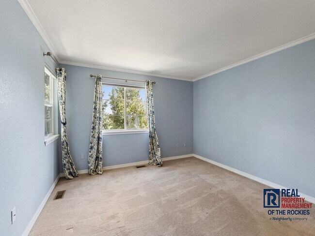 Building Photo - Charming Fort Collins Townhome with Private Patio, Vaulted Ceilings & Prime Location!