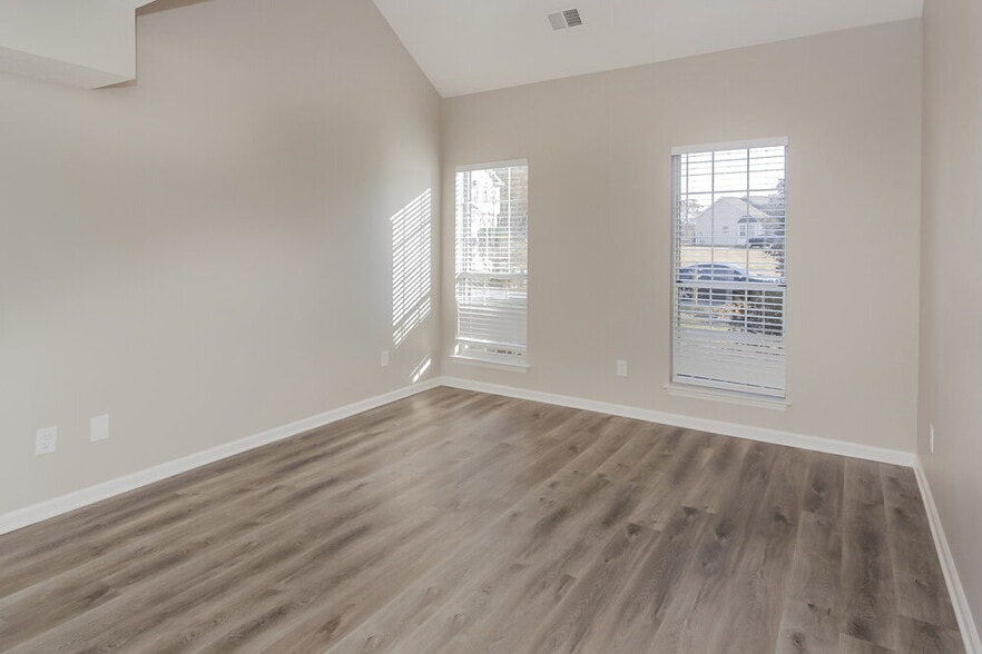 Building Photo - 5013 Farmview Dr