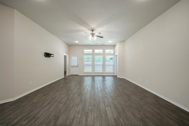 Building Photo - 3227 Fairhaven Ln