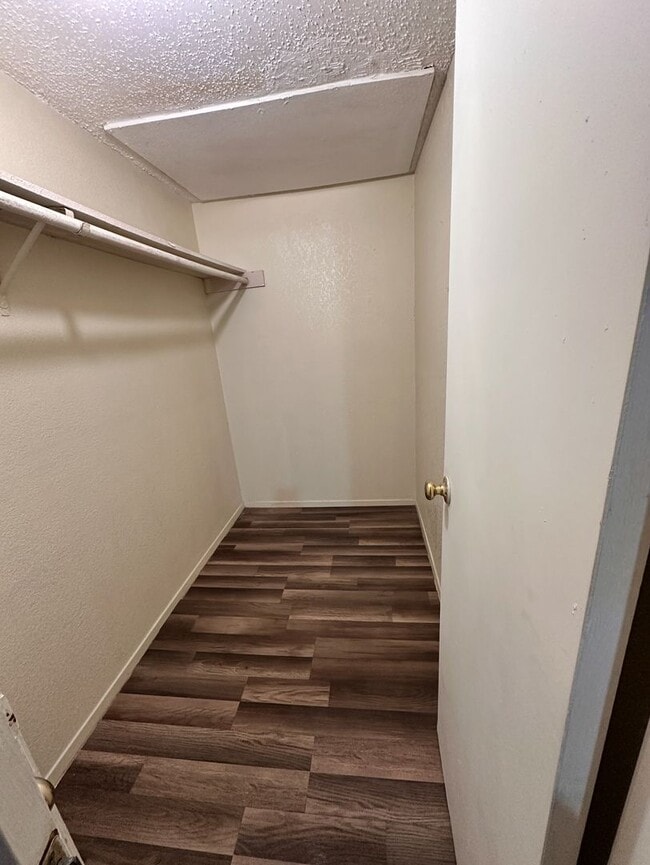 Building Photo - ALL UTILITIES INCLUDED in Cozy and Convenient 1 bedroom