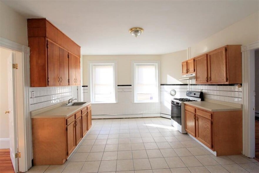 Building Photo - 10 Winter St