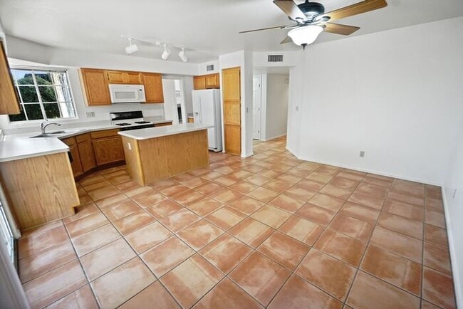 Building Photo - Elegant 4-Bed Home with Balcony & Backyard...
