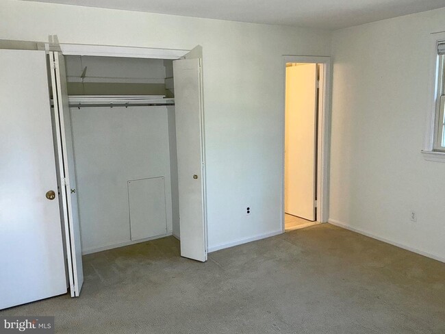 Building Photo - 4701 Red Fox Dr