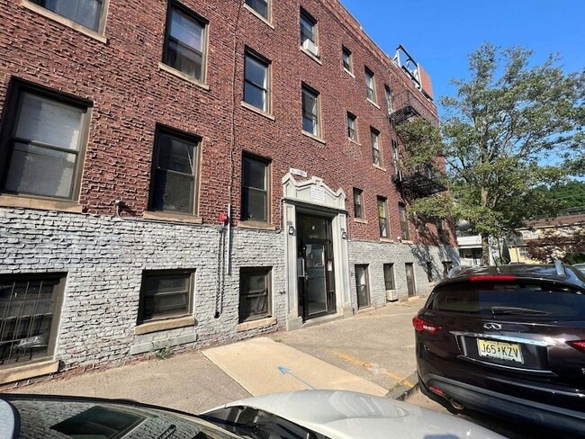 Building Photo - 1 Noll Pl