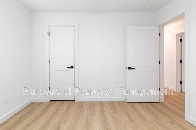 Building Photo - 8913 Bentree Country Way