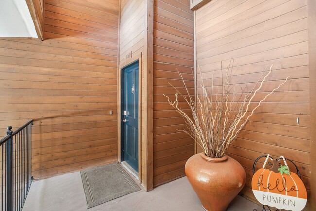 Building Photo - Luxury Riverfront Condo Near Georgetown Square | 2 Bed / 2 Bath with Balcony