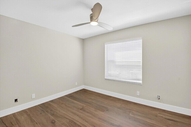 Building Photo - 7306 Spinnaker Bay Dr