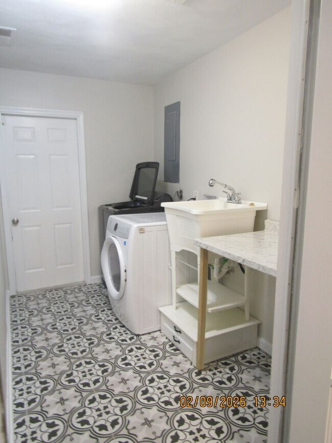 Building Photo - Lake Whitehurst