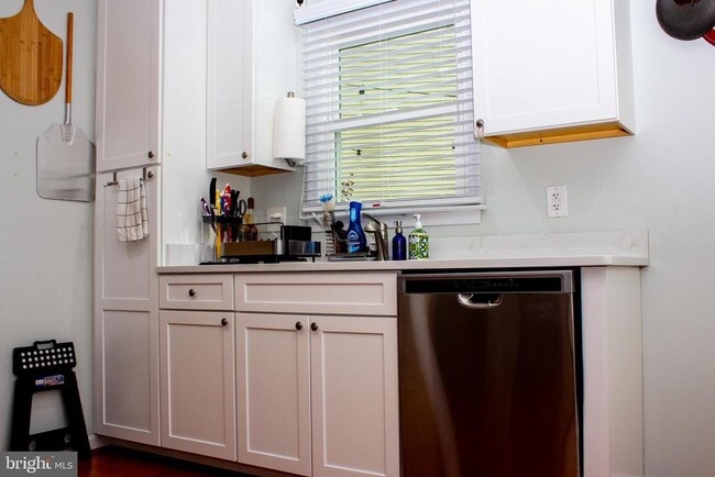 Building Photo - 311 Whitcliff Ct