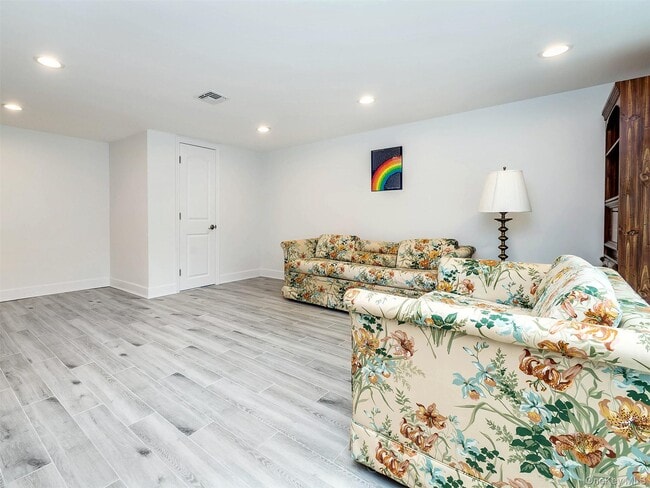 Building Photo - 1 Milford Ln