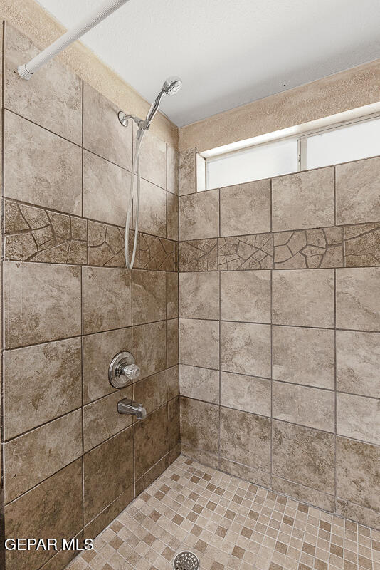 Building Photo - 12249 Delacroix Dr