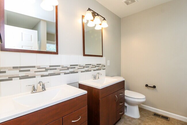 Building Photo - 5981 Tate Dr