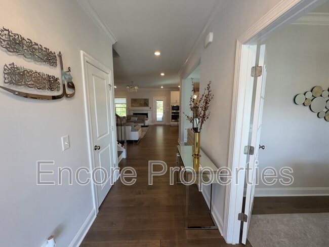 Building Photo - 2211 Montebell View Dr