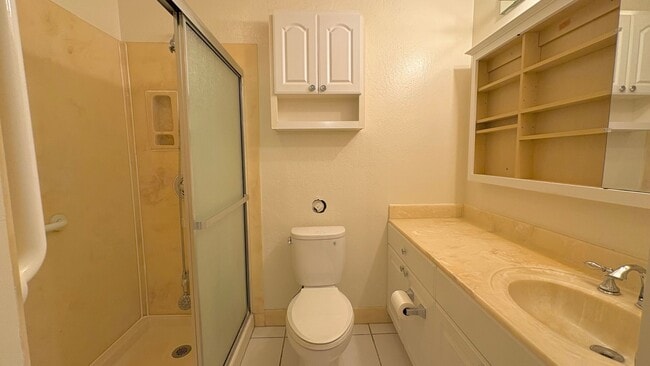 Building Photo - AVAILABLE NOW! 2 BED/1 BATH TOWNHOME W/ LO...