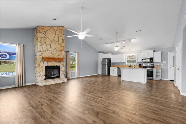 Building Photo - 140 Meadowview Dr