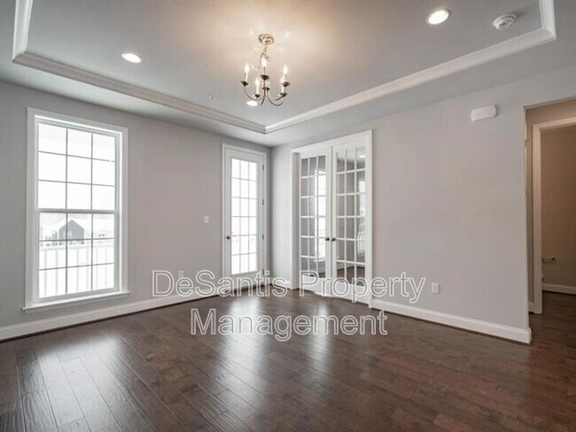 Building Photo - 1451 Hastings Cres
