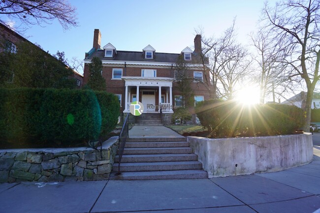 Building Photo - 2018 Commonwealth Ave