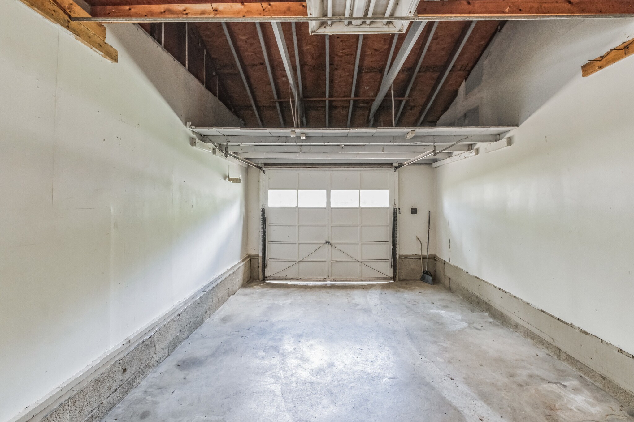 Building Photo - 363 Carnation St