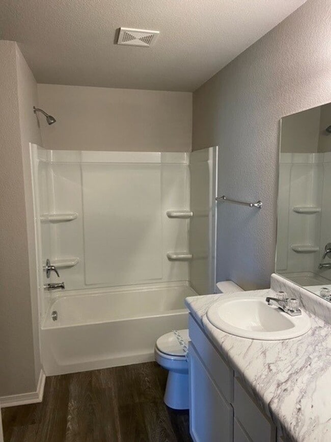 Building Photo - *NOW PRELEASING* Comfortable Three Bedroom | Two Bath Home in Conrad Court
