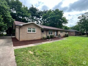 Building Photo - Centrally located Ranch Style Home in Murf...