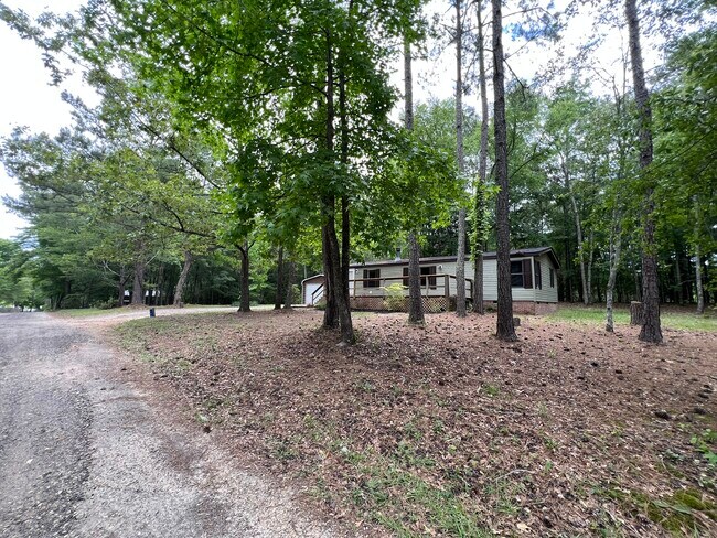 Building Photo - 102 Stillwater Dr