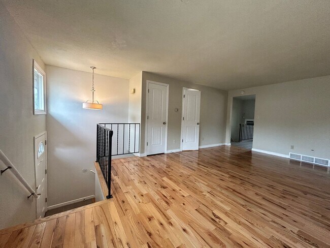Building Photo - 2-Bed/1.5-Bath Longmont Townhome