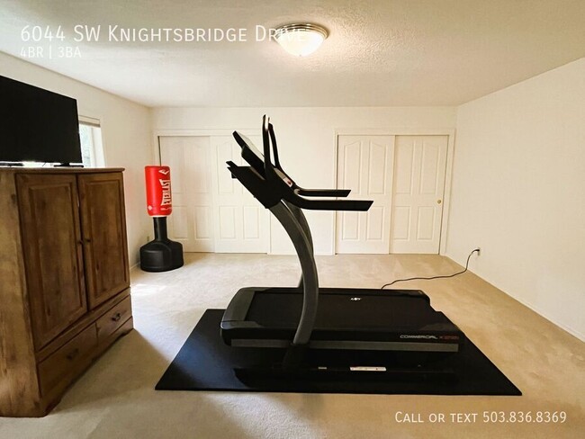 Building Photo - 6044 SW Knightsbridge Dr