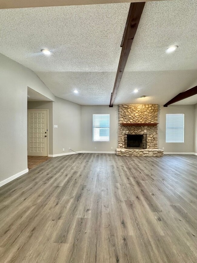 Building Photo - NOW AVAILABLE - 2-Bedroom 2-Bathroom Condo + Clubhouse/Pool/River Access