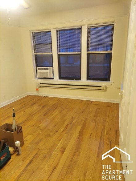Building Photo - 4423 N Wolcott Ave